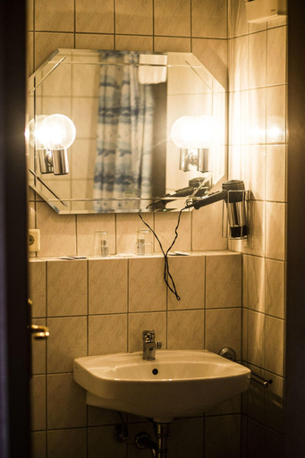 Bathroom 4, Hotel Stadt Peine, Peine