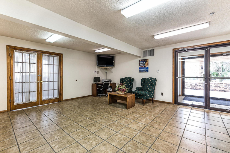 Public Area 5, Motel 6 Kewanee, Henry