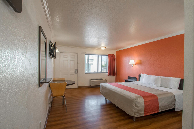 Bedroom 3, Motel 6-Salt Lake City, UT - Central, Salt Lake