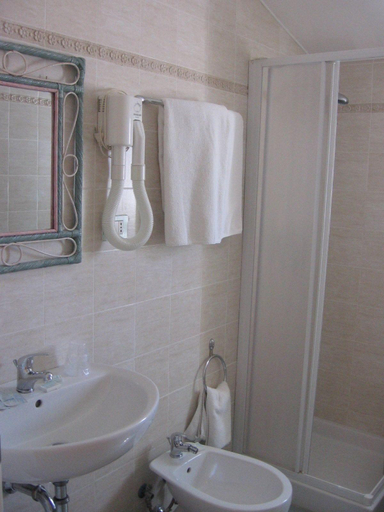 Bathroom, Garden, Lucca