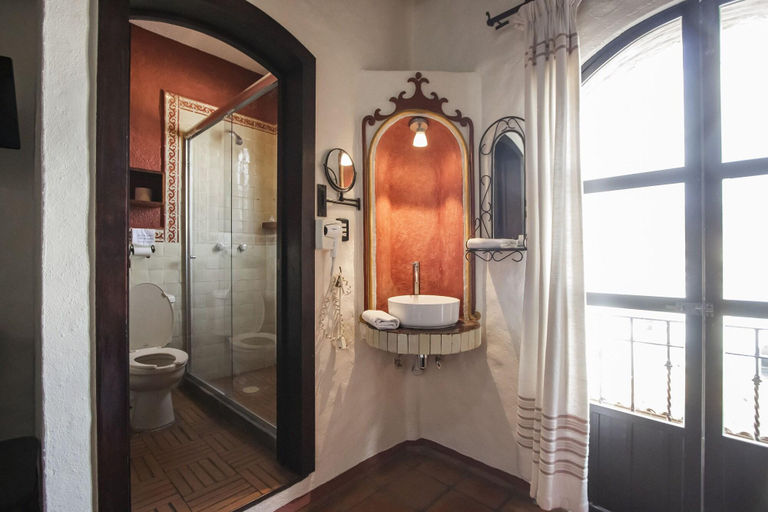 Bathroom 5, Hotel casa del sotano, Del Centro