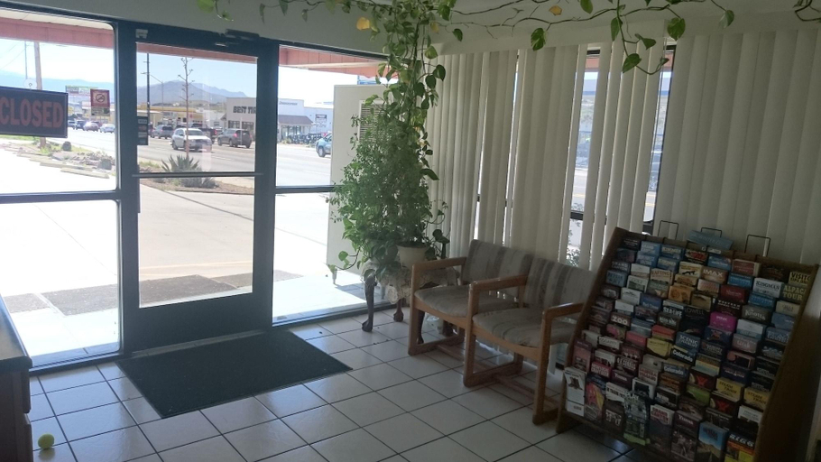 Public Area 2, Tri-State Inn, Mohave