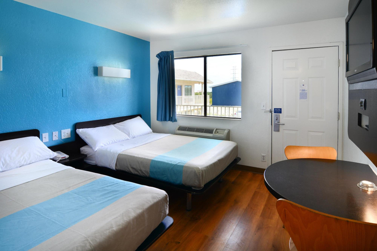 Bedroom 4, Motel 6 Galveston, Galveston