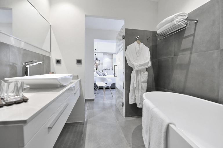 Bathroom 5, Le Spinaker - Hotel Lodge and Spa, Gard