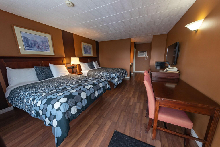 Bedroom 3, Villager Lodge, Niagara
