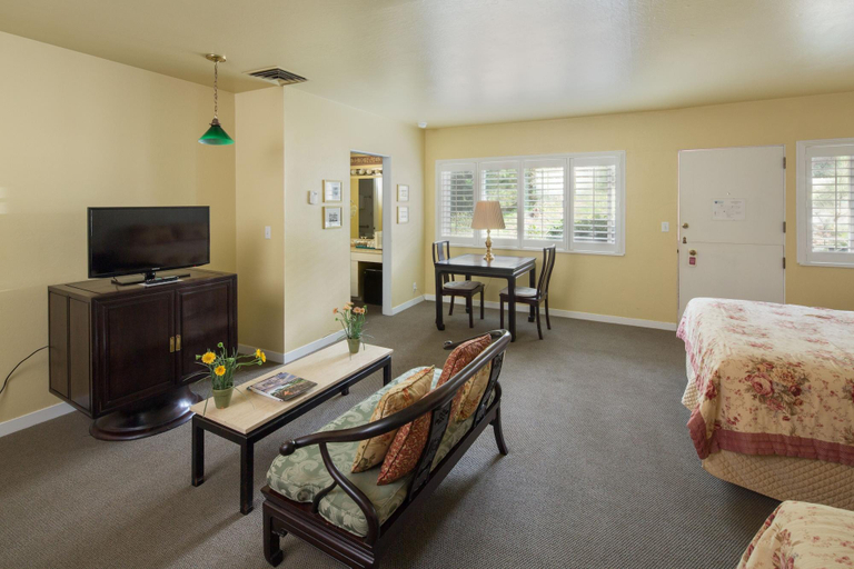 Bedroom 4, Hofsas House Hotel, Monterey
