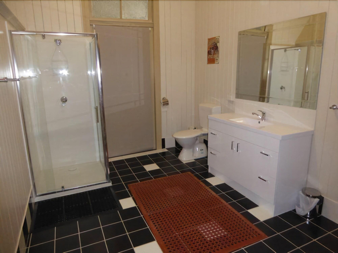 Bathroom 4, Exchange Hotel Toogoolawah Qld 4313, Esk