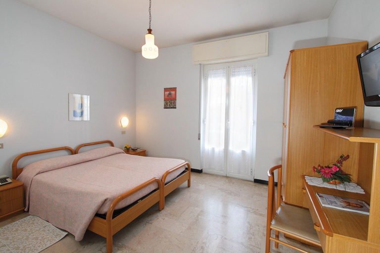 Bedroom 3, Hotel Mediterranée, Savona