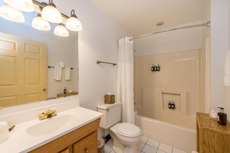 Bathroom 4, Wolfeboro Inn, Carroll