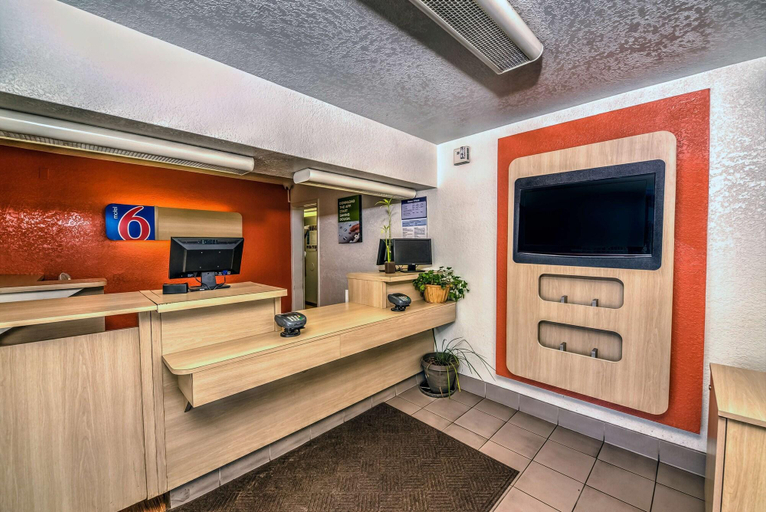 Public Area, Motel 6 Colorado Springs, Co, El Paso