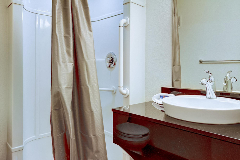 Bathroom 3, Motel 6 Eugene, OR - South Springfield, Lane