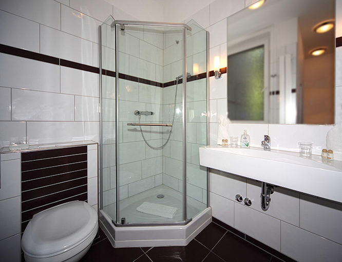 Bathroom 5, Hotel Hansehof, Hamburg