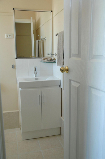 Bathroom, Matilda Motel, Winton