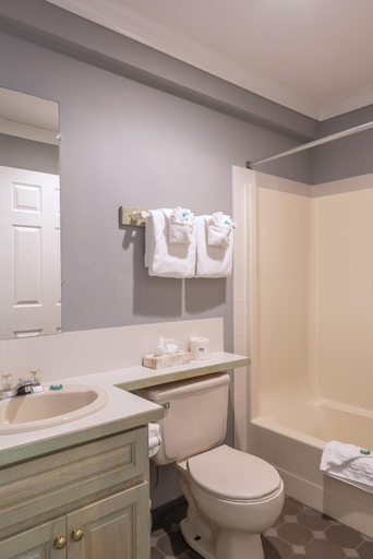 Bathroom 4, Tiki Shores, Okanagan-Similkameen