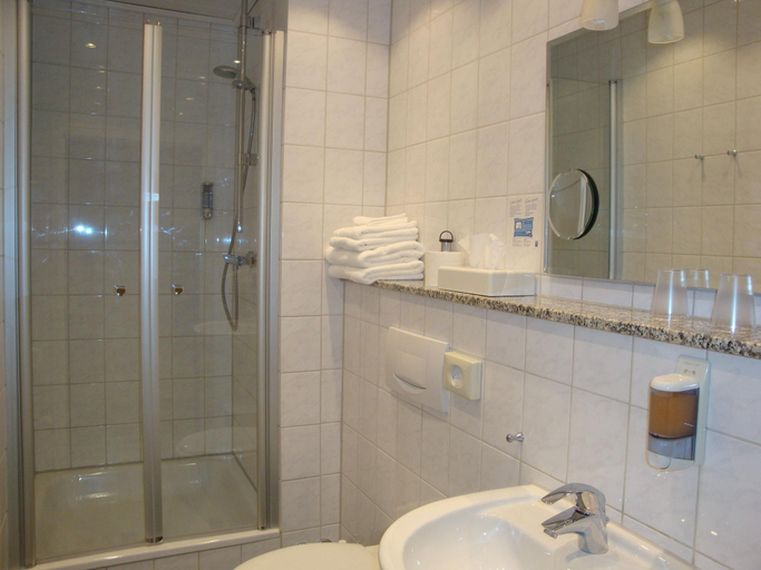 Bathroom 4, Hotel Bellevue, Hameln-Pyrmont