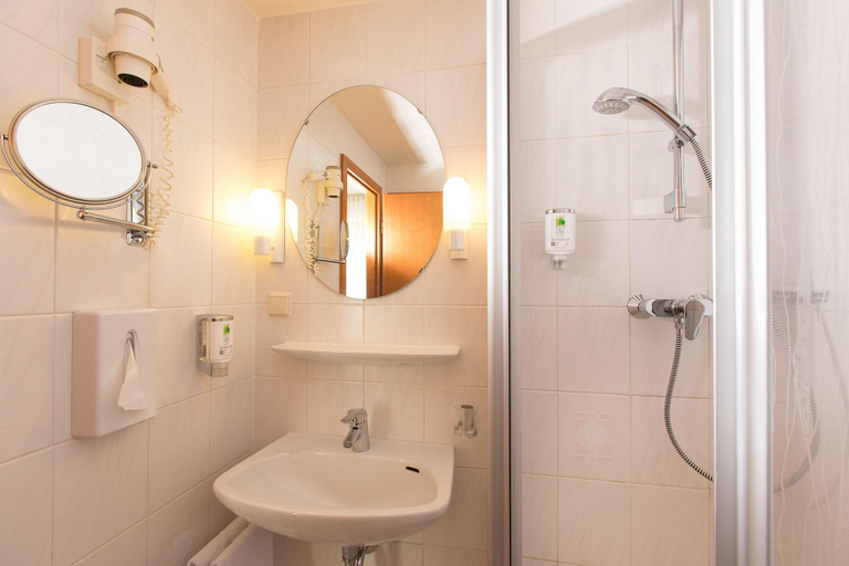 Bathroom 4, Kapuzinerhof, Biberach