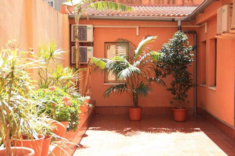 Others 5, Hostal Baler, Barcelona