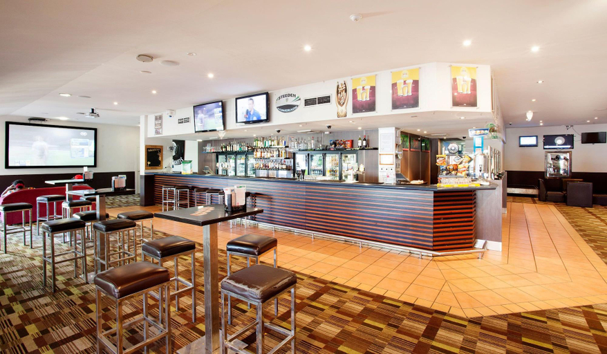 Public Area 3, Nightcap at Edge Hill Tavern, Cairns