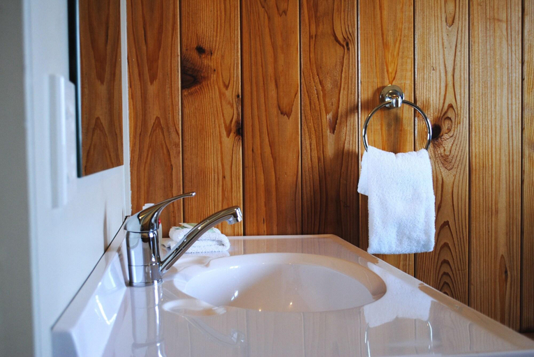 Bathroom 4, Kings Ohakune, Ruapehu