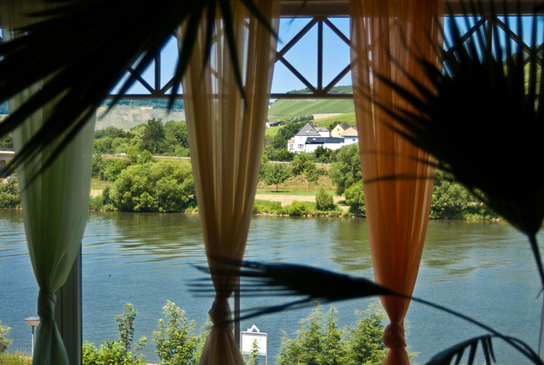 Bedroom 3, Hotel Weisser Bar, Bernkastel-Wittlich