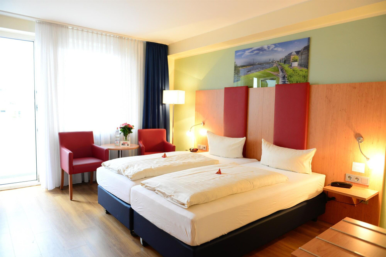 Bedroom 4, Hotel National, Düsseldorf