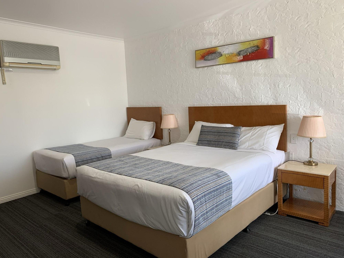 Bedroom 4, Swaggers Motor Inn, Yass Valley
