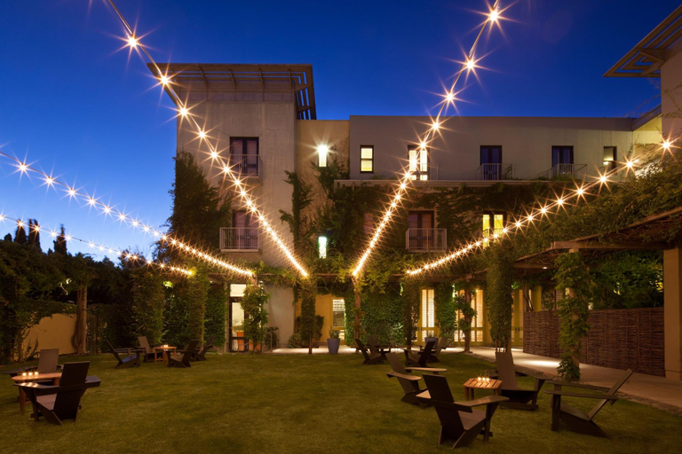 Exterior & Views