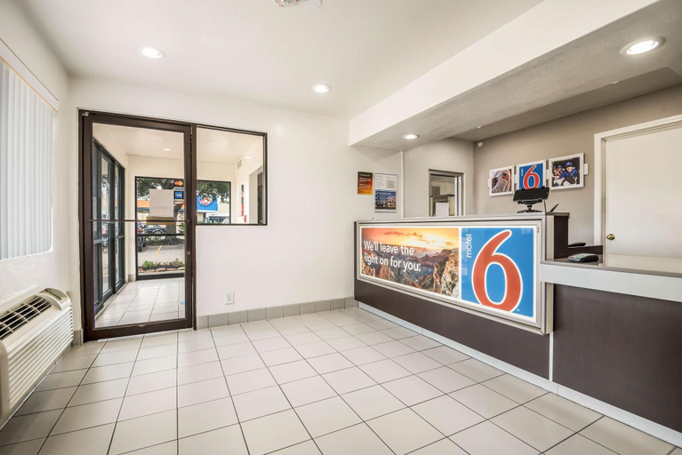 Public Area 3, Motel 6 College Station, TX - Bryan, Brazos