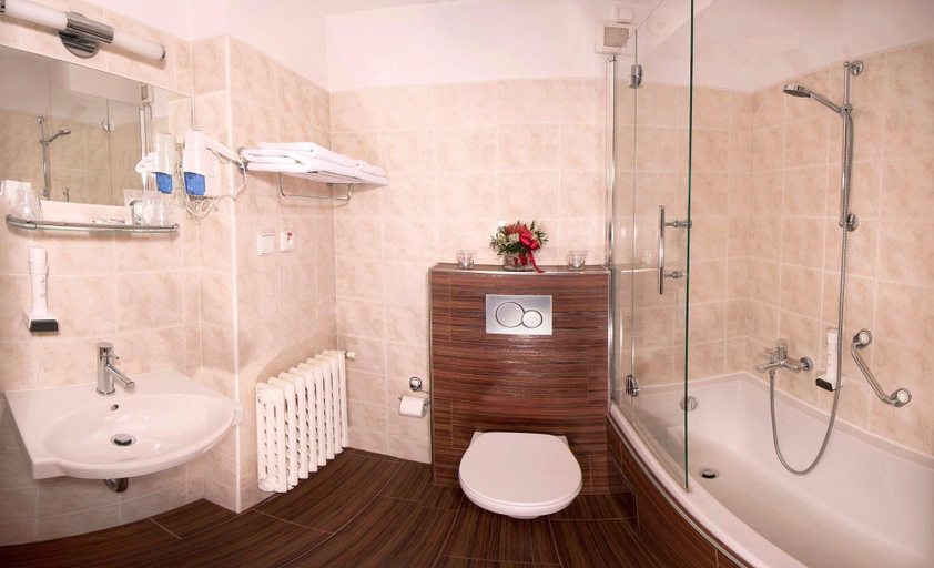 Bathroom 4, Parkhotel, Praha - západ