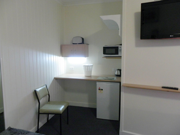 Bedroom 5, Albury Clifton Motel, Albury