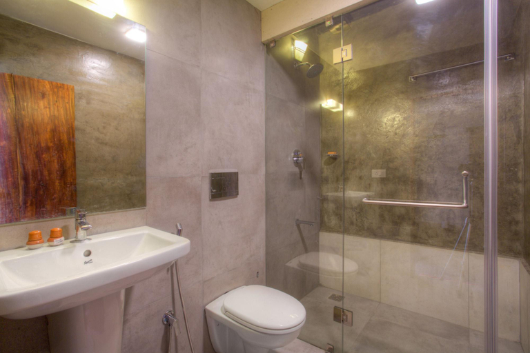 Bathroom 4, Niyati Boutique Homestay, Ernakulam