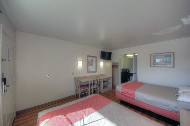 Bedroom 3, Motel 6 Kerrville, Kerr