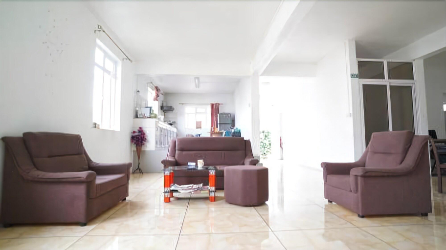Public Area 2, La Dorade