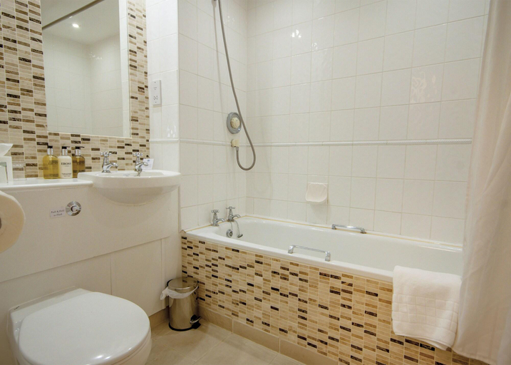 Bathroom 4, The Crown Wilde Thyme & Honey Hotel, Gloucestershire