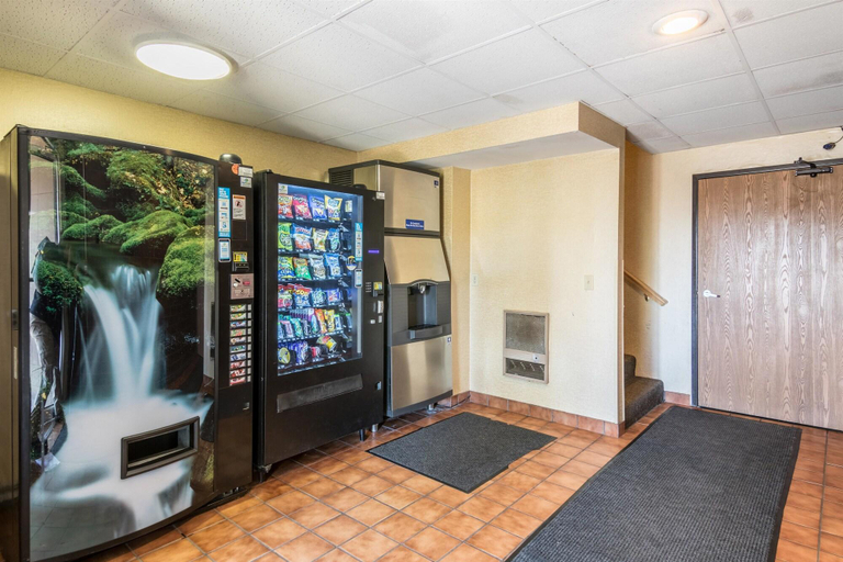 Others 5, Motel 6 Eau Claire, Eau Claire