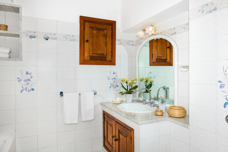 Bathroom 4, Pensione Casa Guadagno, Salerno