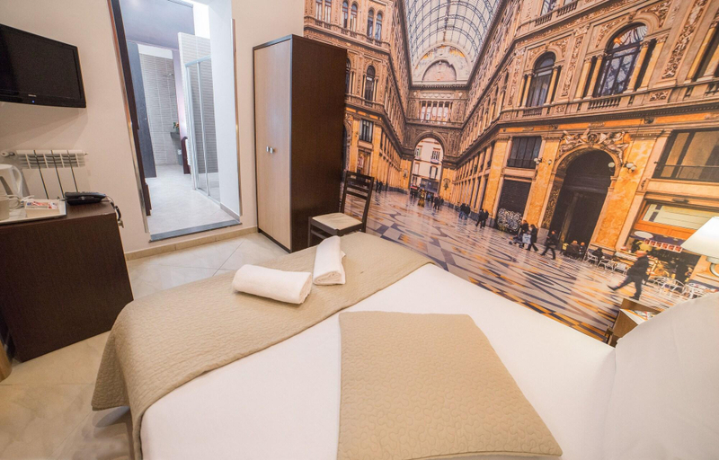 Bedroom 2, Bed and Breakfast Chiaia 32, Napoli