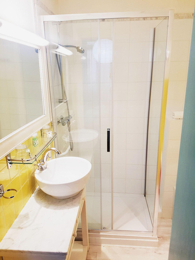 Bathroom 4, Azurene Royal Cannes Croisette, Alpes-Maritimes