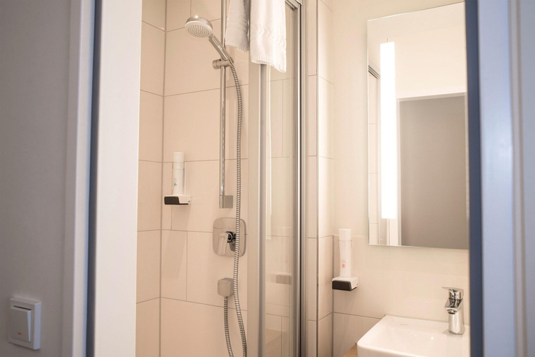 Bathroom 4, Maingau Hotel, Frankfurt am Main