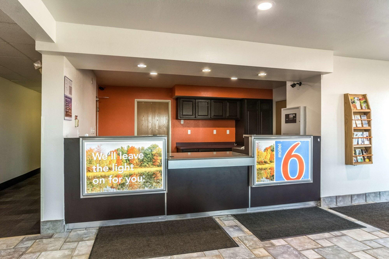 Public Area 2, Motel 6 Barkeyville, PA, Venango