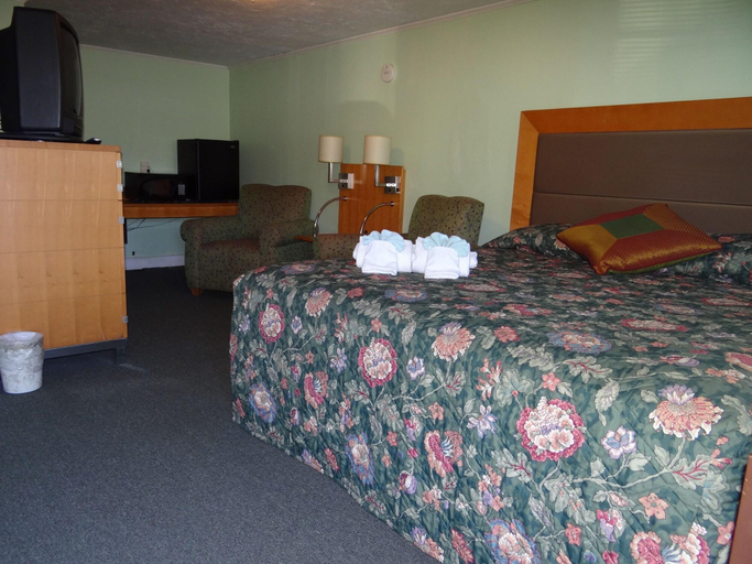 Public Area 3, Jonathan Edwards Motel, Barnstable