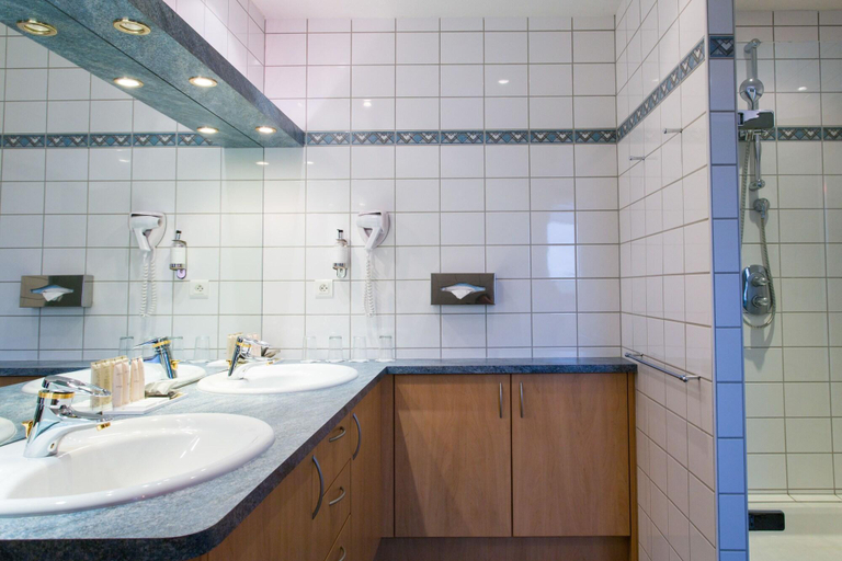 Bathroom 4, James Vignoble Hotel Eguisheim, Haut-Rhin