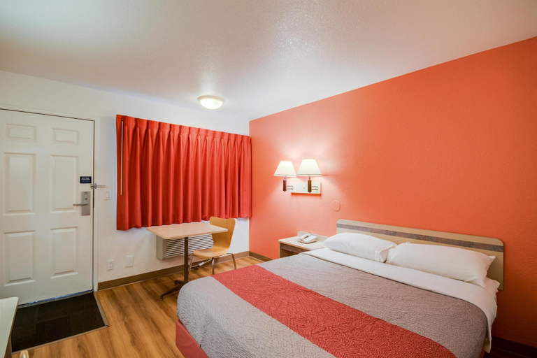 Bedroom 3, Motel 6 Bellingham, Whatcom