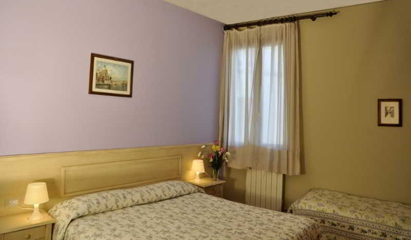 Bedroom 3, Hotel Regina, Florence