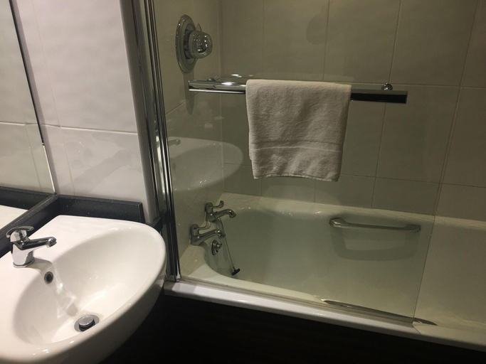 Bathroom 4, The Victoria Hotel, Kent