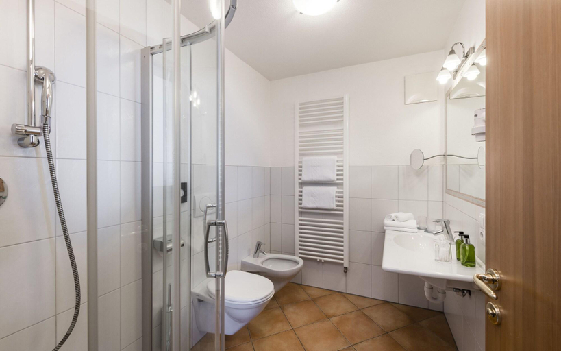 Bathroom 4, Natur Aktiv Hotel Lamm, Bolzano