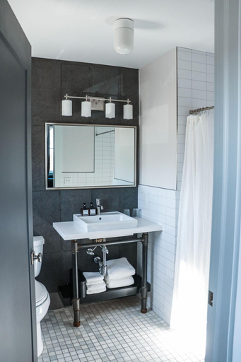 Bathroom 4, The George Montclair, Essex