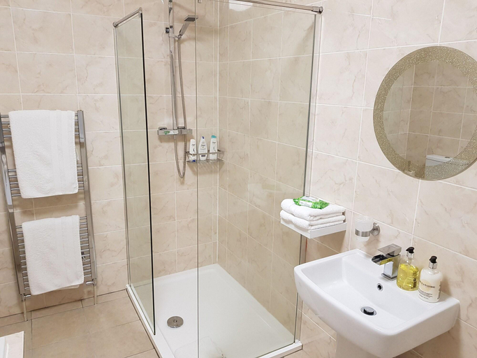 Bathroom 4, Inglewood Hotel, Blackpool