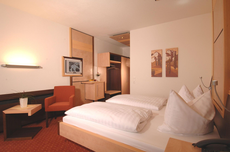 Bedroom 4, Flair & Kurhotel Am Thermalbad, Coburg