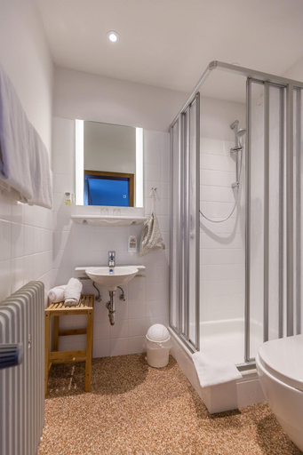 Bathroom 5, Hotel Vorderburg, Vogelsbergkreis
